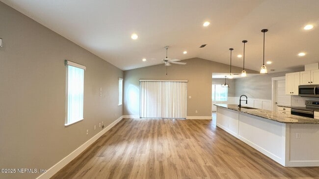 Building Photo - 48 Firethorn Ln