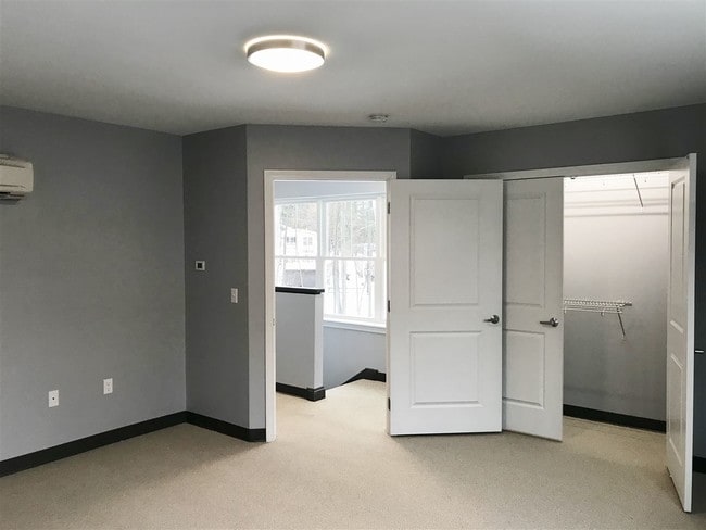 Building Photo - 37 E Ridge Dr