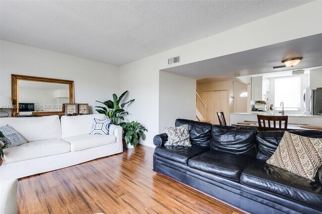 Building Photo - 1651 NE 115th St