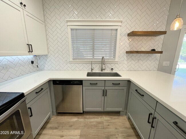Building Photo - 2640 E Indian Wells Pl