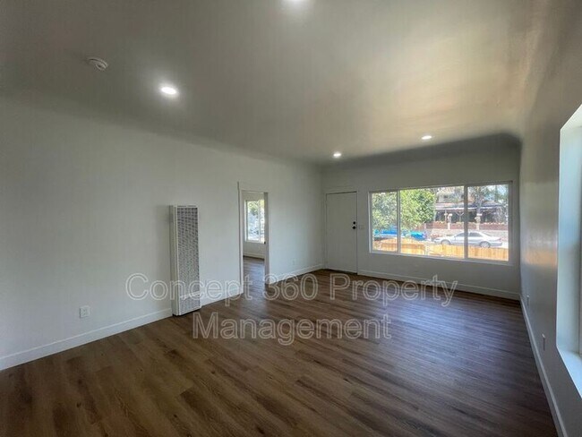 Building Photo - 940 E 43rd Pl