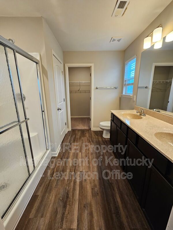Building Photo - 121 Forester Ct