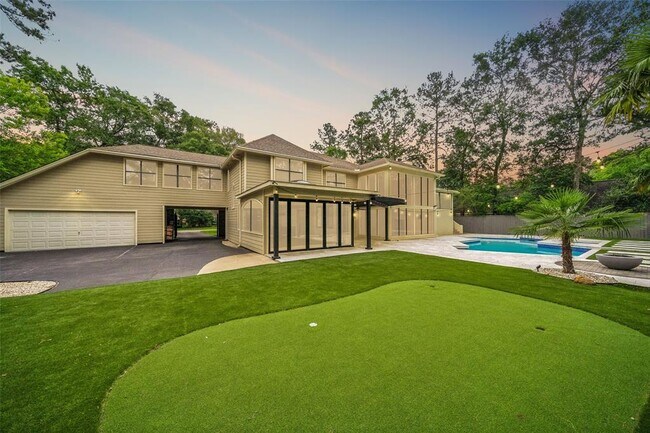 Building Photo - 35 Fernglen Dr