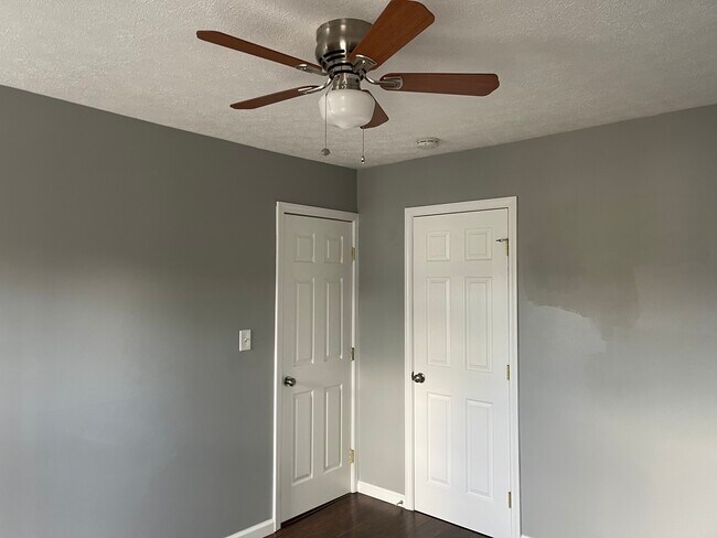 bedroom 2 - 517 N 9th Ave