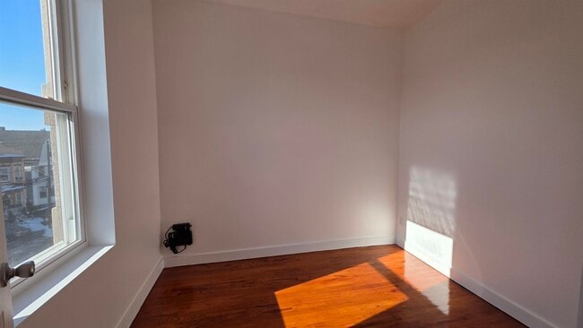 Building Photo - 6 50th St