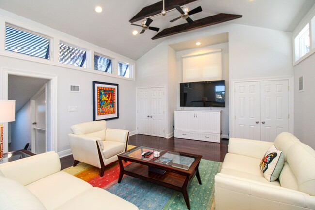 Building Photo - **STUNNING POOL HOME**4BEDS / 4.5BATHS**AQ...