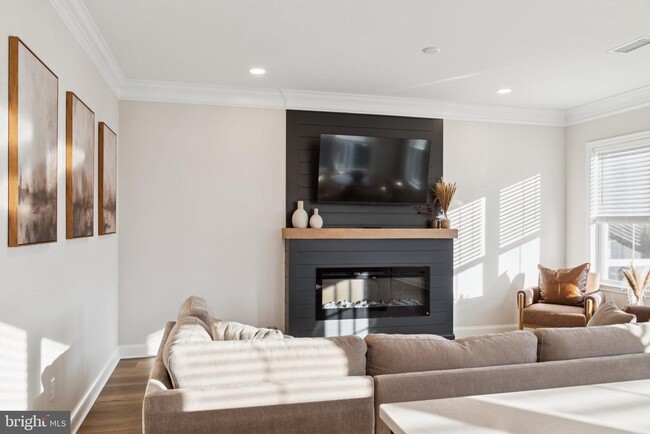 Building Photo - 40 Evergreen Ln