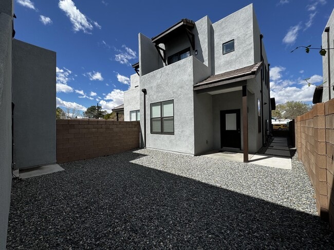 Building Photo - 844 Tijeras Ave NW