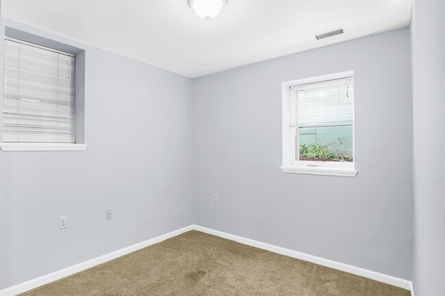 Building Photo - 5200