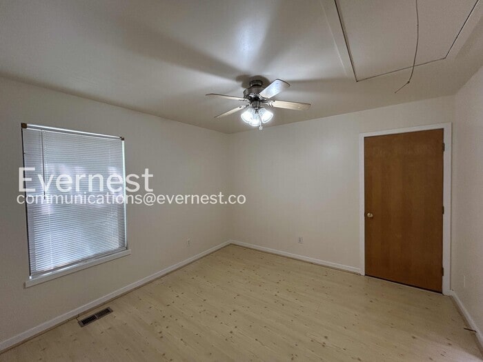 Building Photo - 128 Sharps Rd
