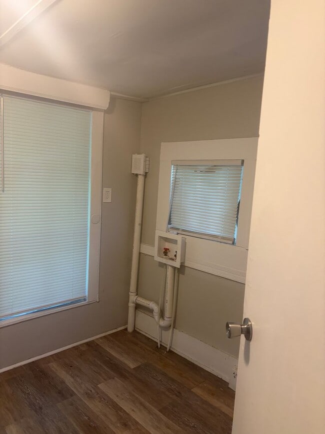 Building Photo - Spacious 3BR/2BA Rental with Hardwood Floors & Updated Living Room