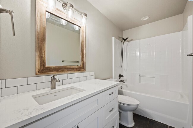 Building Photo - 4 BED HOME FOR RENT IN BENTON CITY MOVE-IN...
