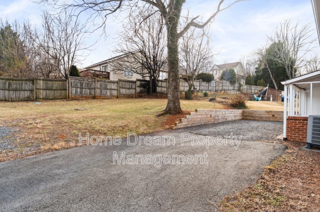 Building Photo - 354 Berry St