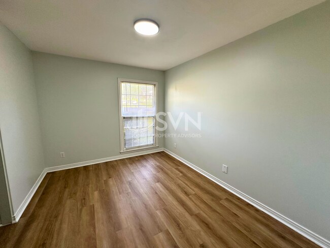 Building Photo - 110 Windsor Dr