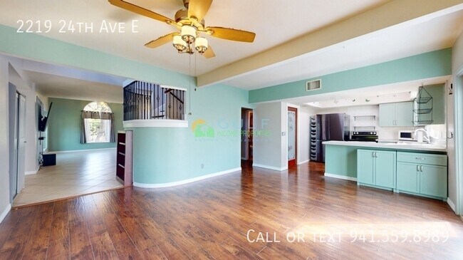 Building Photo - 2219 24th Ave E