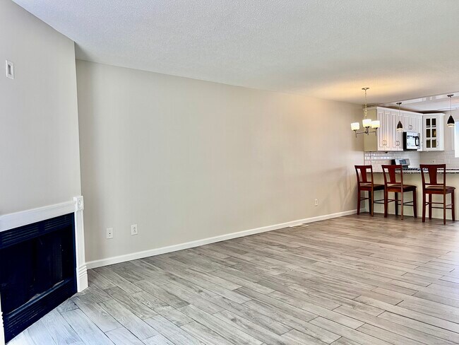 Building Photo - 158 Paddock Ave