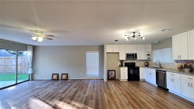 Building Photo - 14419 Cypress Leaf Dr
