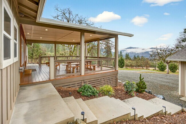 Building Photo - 860 Humbug Creek Rd