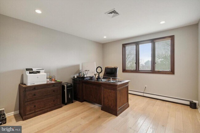 Building Photo - 1530 Briar Hill Rd