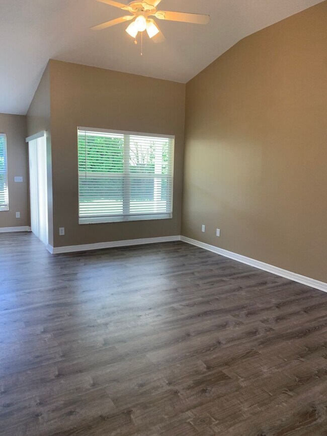 Building Photo - 3/2 with bonus/office in Twin Rivers- Oviedo