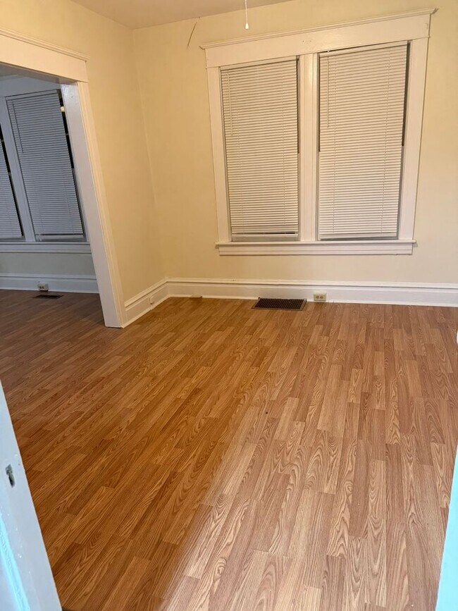 Building Photo - 3 bedroom (space bedrooms), 1 bath, 2 story single family