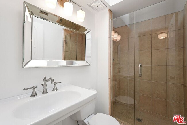 Building Photo - 7270 Hillside Ave