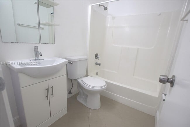 Building Photo - 690 W Park Dr