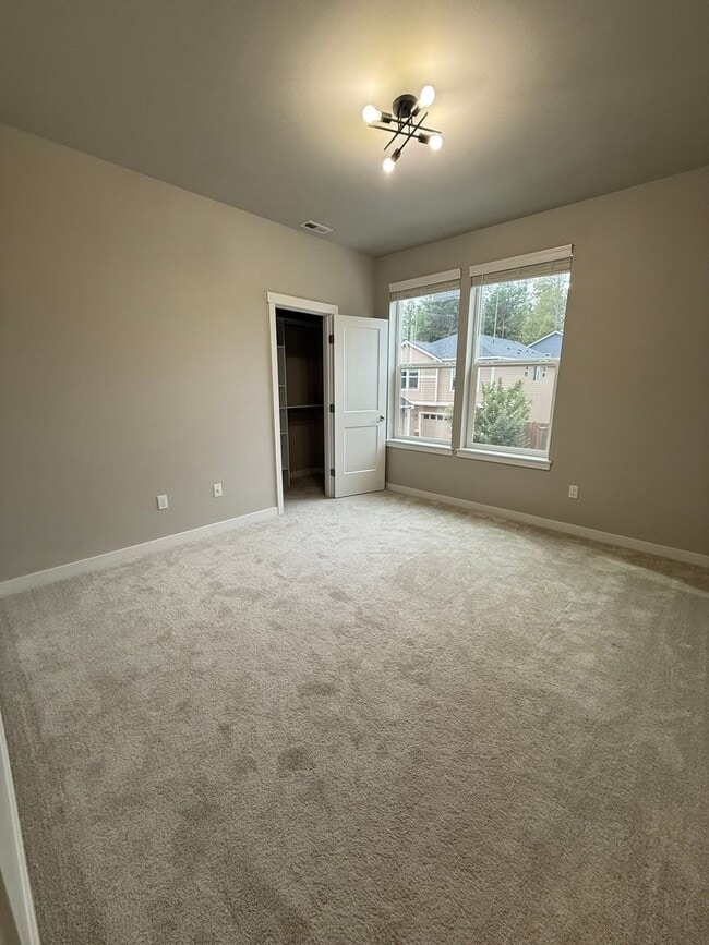 Building Photo - Home in Central Kitsap