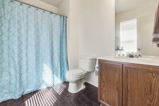 Building Photo - 915 Greene Way