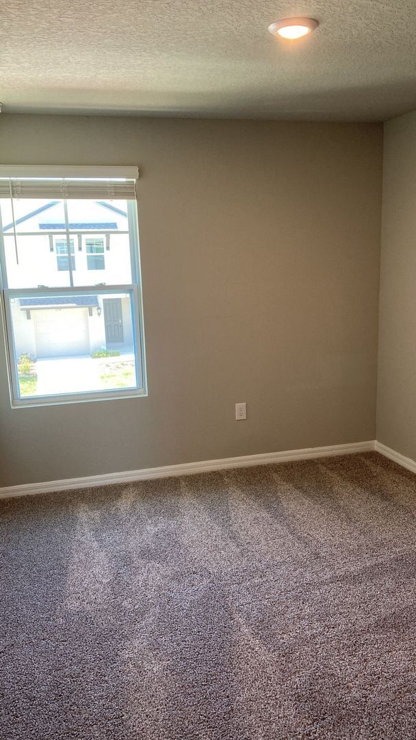 Building Photo - Like new 3 bedroom, 2.5 bathroom, 1 car ga...