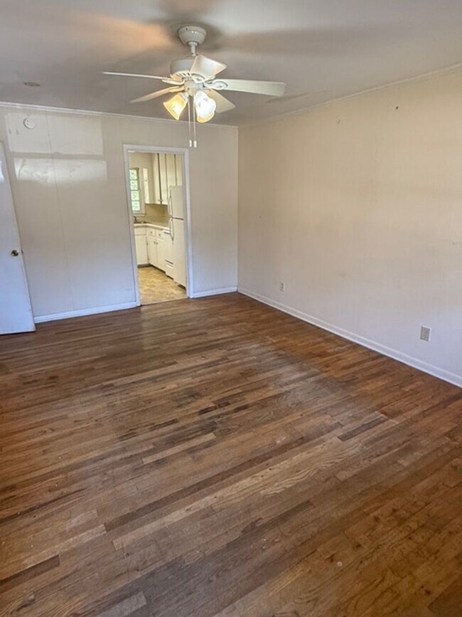 Building Photo - 10-12 Milledge Ct