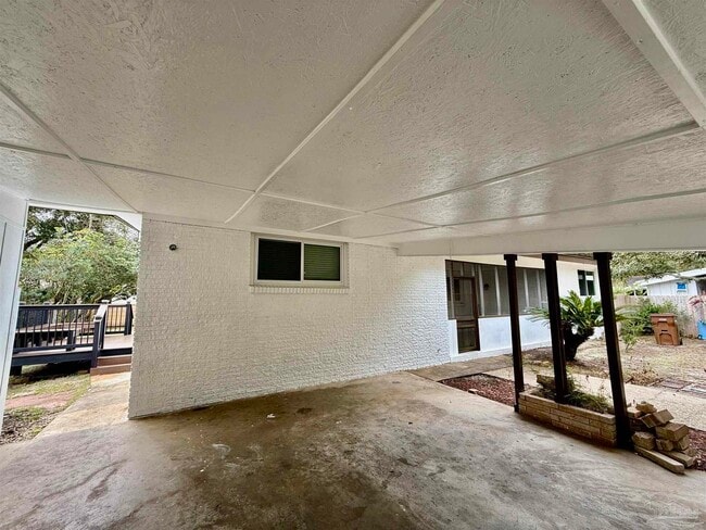 Building Photo - 205 Fairpoint Dr