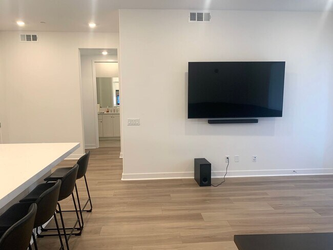 Building Photo - State of the Art-Trendy 1+1 Luxury Condo i...