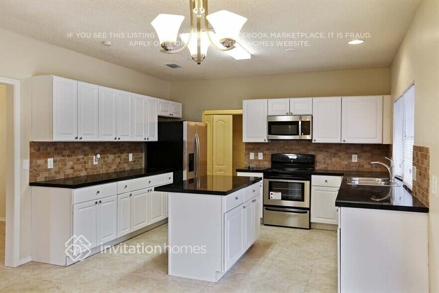Building Photo - 3855 Sanctuary Dr