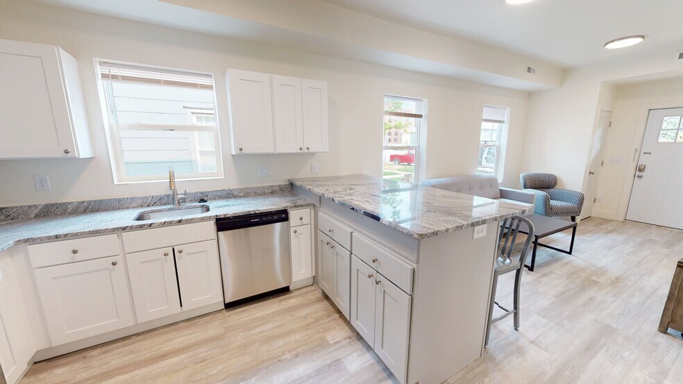 Unit 2 - 1214 Washtenaw Ct