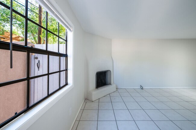 Building Photo - 516 Hillside Ave