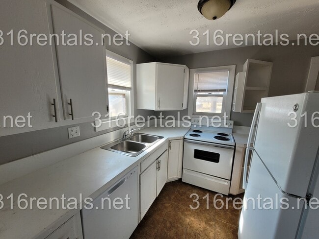 Building Photo - 1337 S Fern St