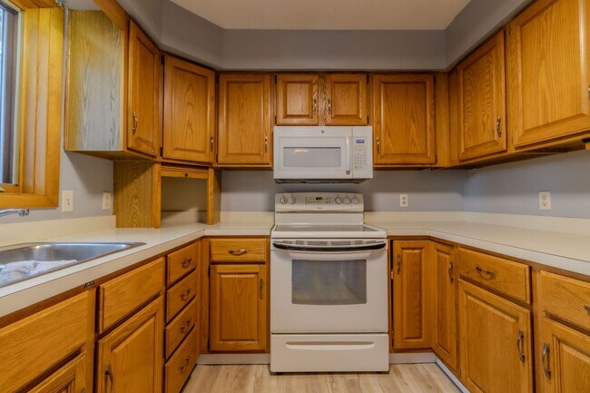 Building Photo - Bright, Beautiful, and Effortlessly Move-In Ready