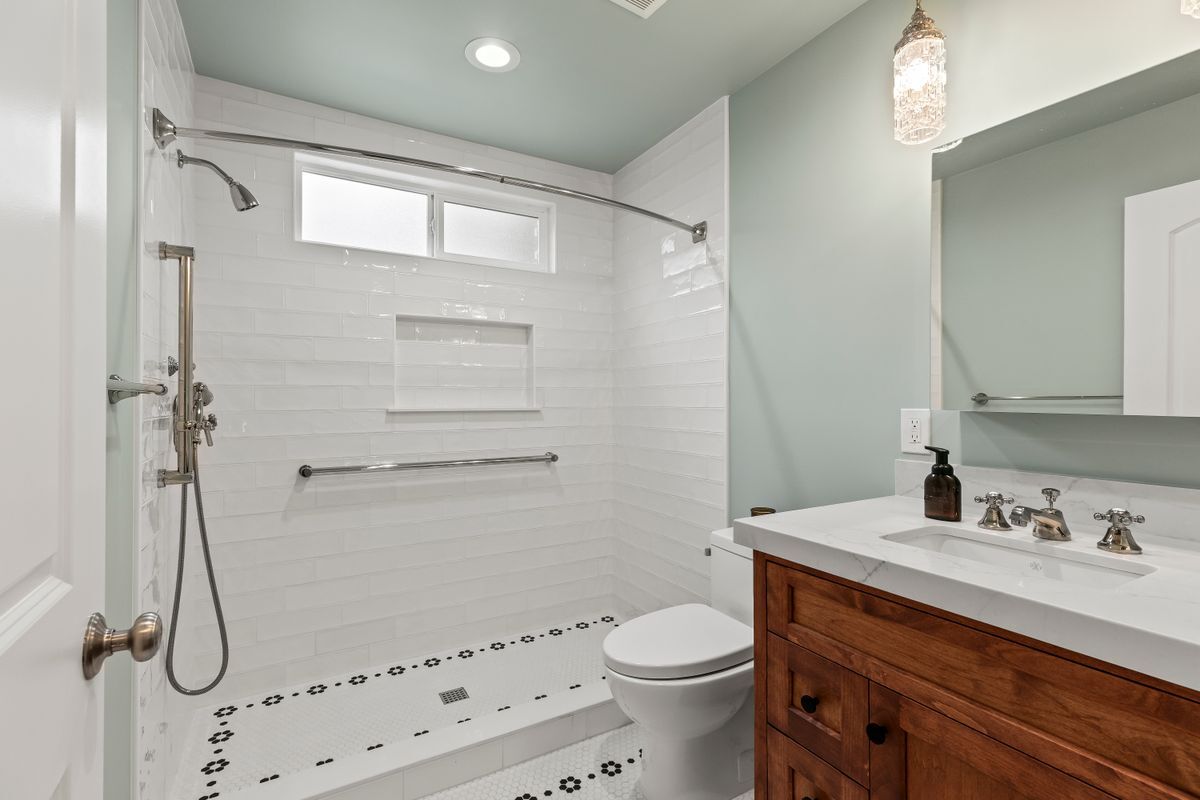 Building Photo - 1096 Canyon View Dr