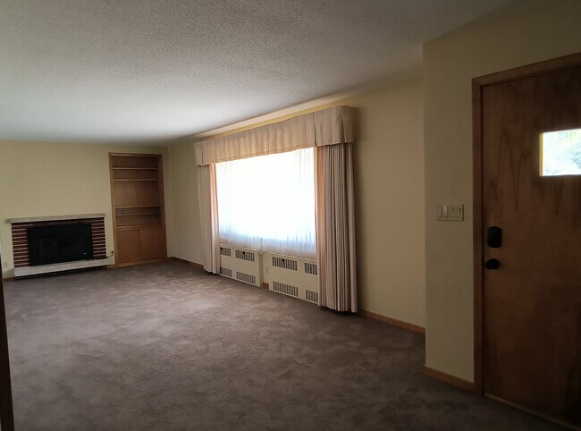 Living room has great views of the bluff and a cozy gas fireplace! - 2112 Hoeschler Dr