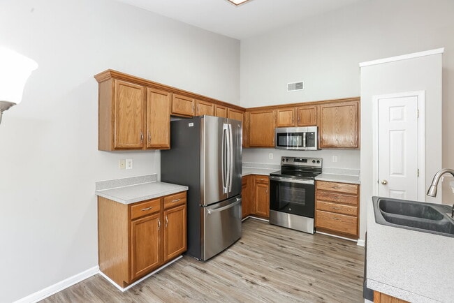 Building Photo - 5207 Hildreth Court