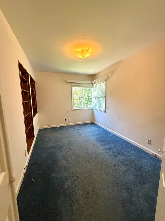 Building Photo - 810 Martin St