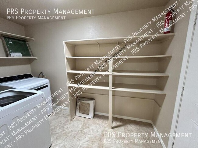 Building Photo - 551 S Lesueur-Unit 2