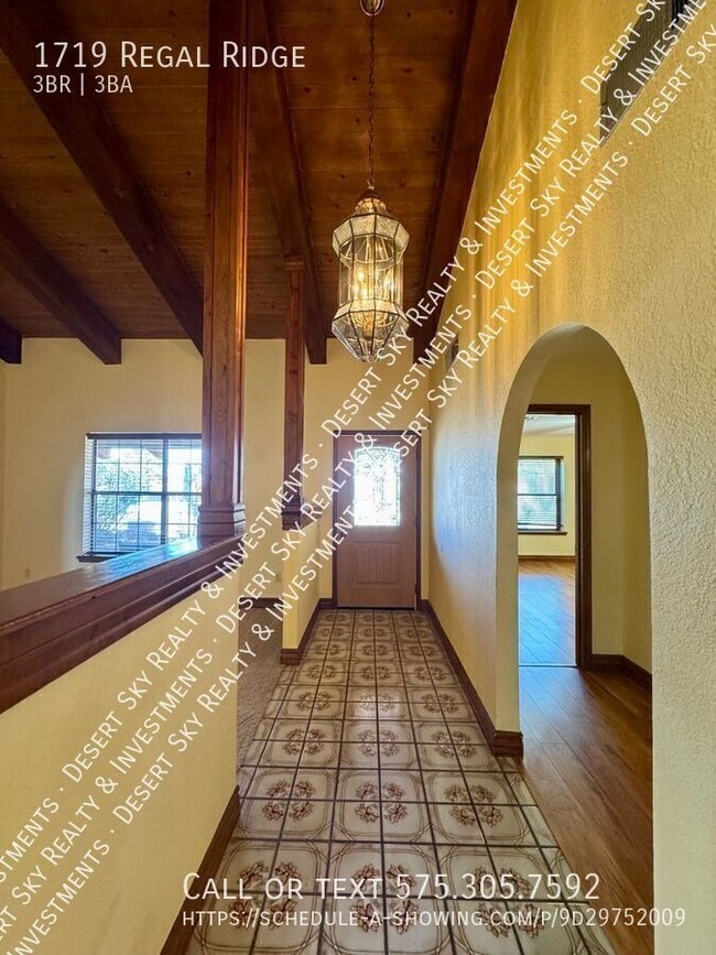 Building Photo - 1719 Regal Ridge St