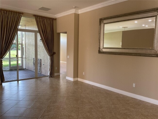 Building Photo - 9329 Via Grande W