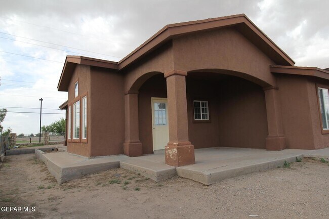 Building Photo - 456 Passmore Rd