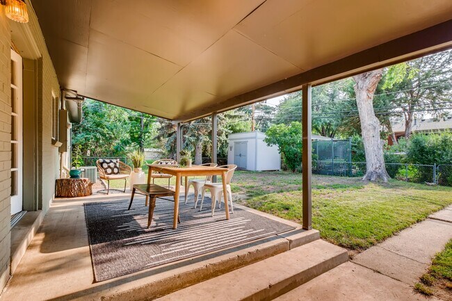 Building Photo - 6047 Independence St