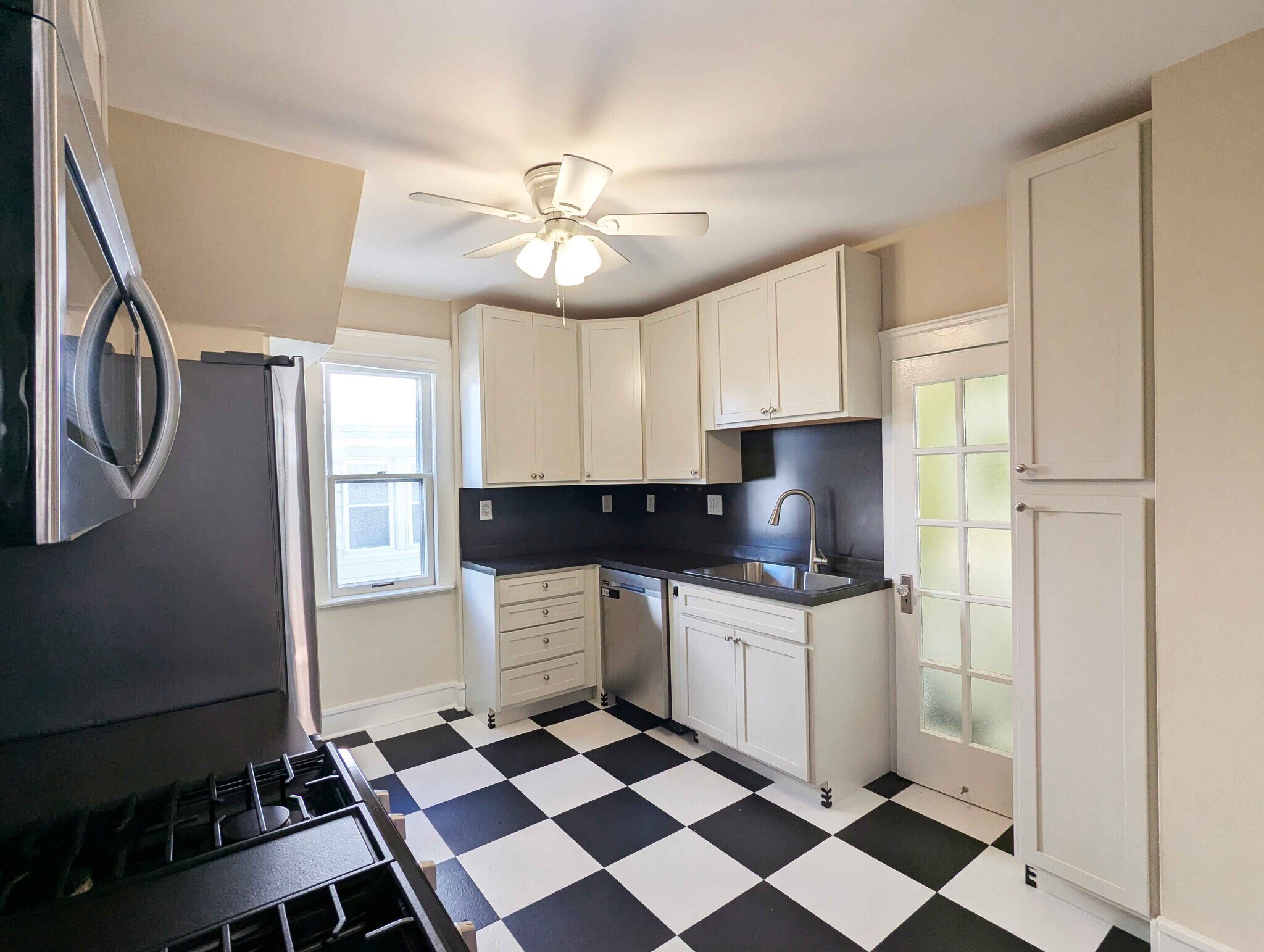 Updated Kitchen - 1497 Lauderdale Ave