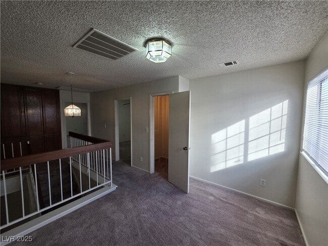 Building Photo - 321 S Bent Creek Dr