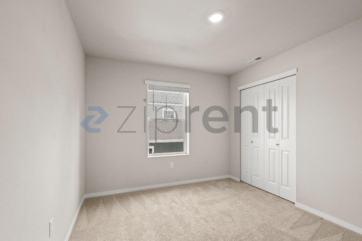 Building Photo - Unit